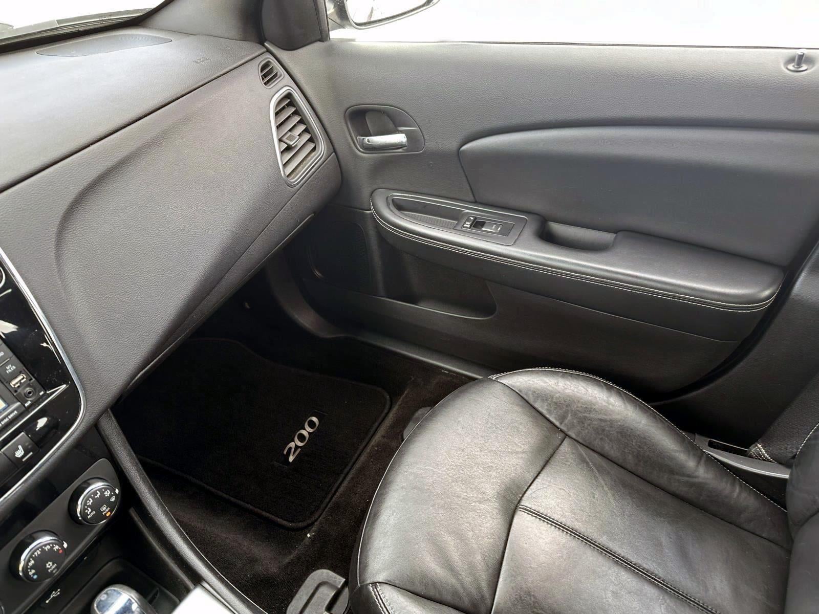 2011 Chrysler 200 Limited