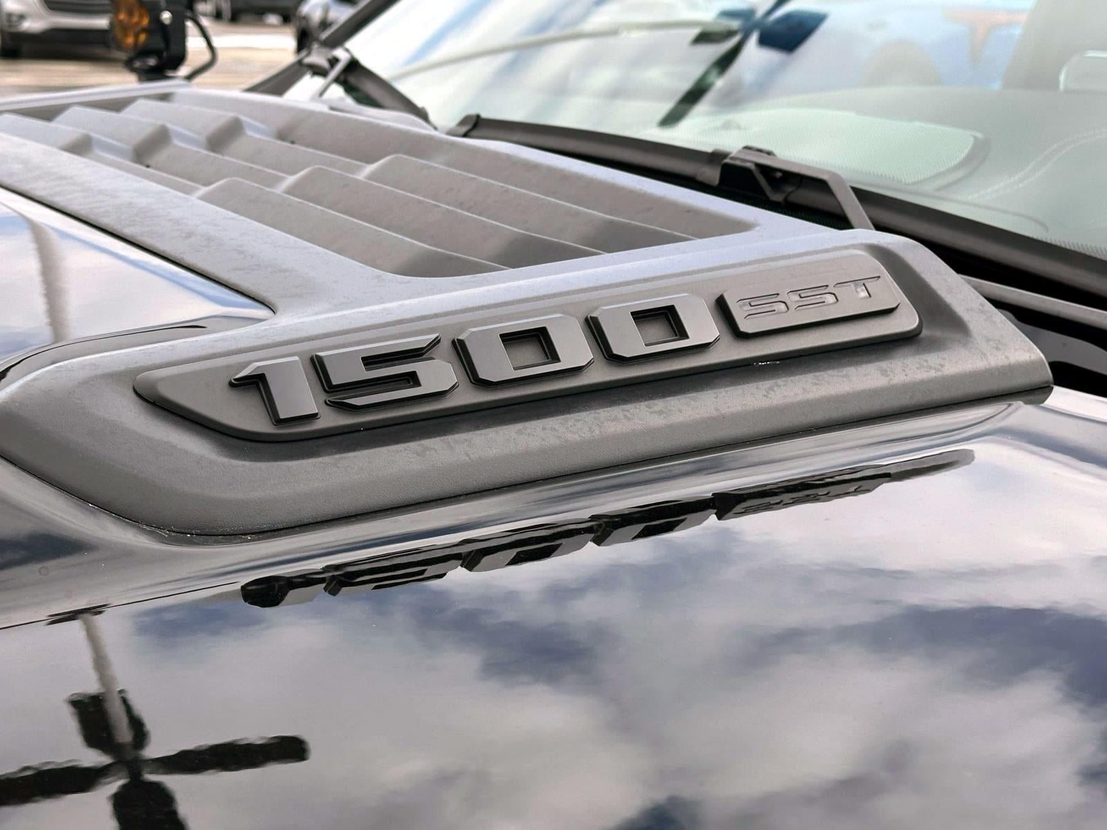 2025 RAM 1500 Laramie Crew Cab 4x4 5'7" Box