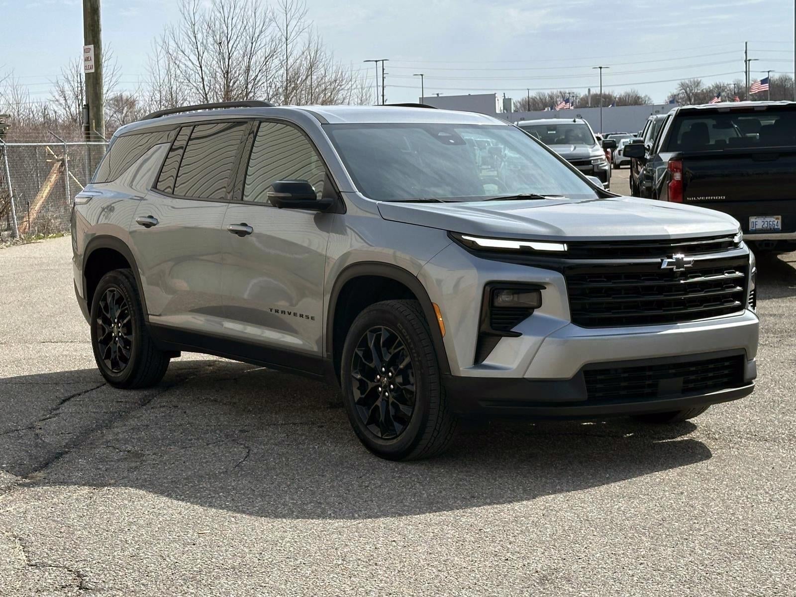 2024 Chevrolet Traverse LT