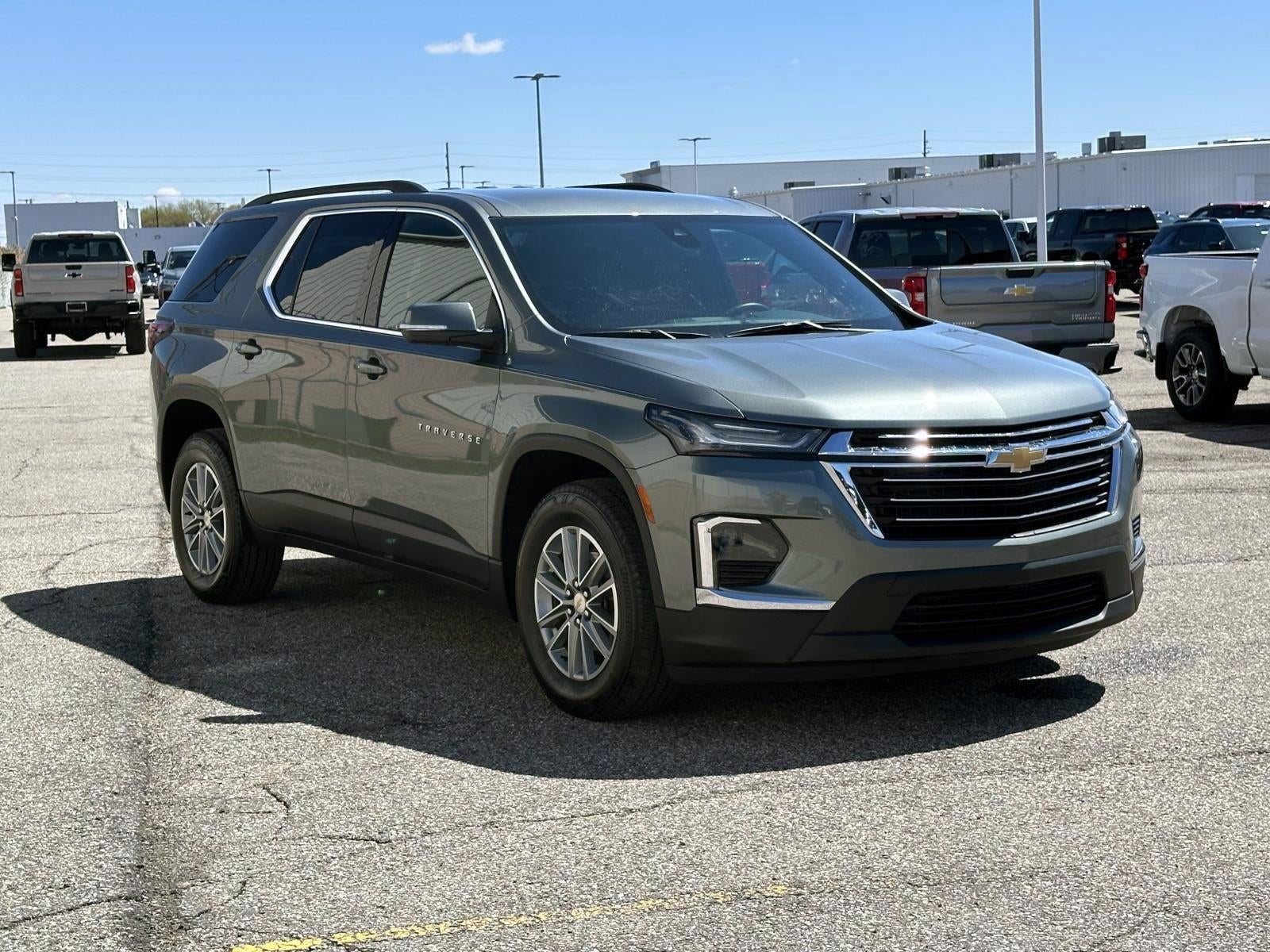 2023 Chevrolet Traverse LT Cloth