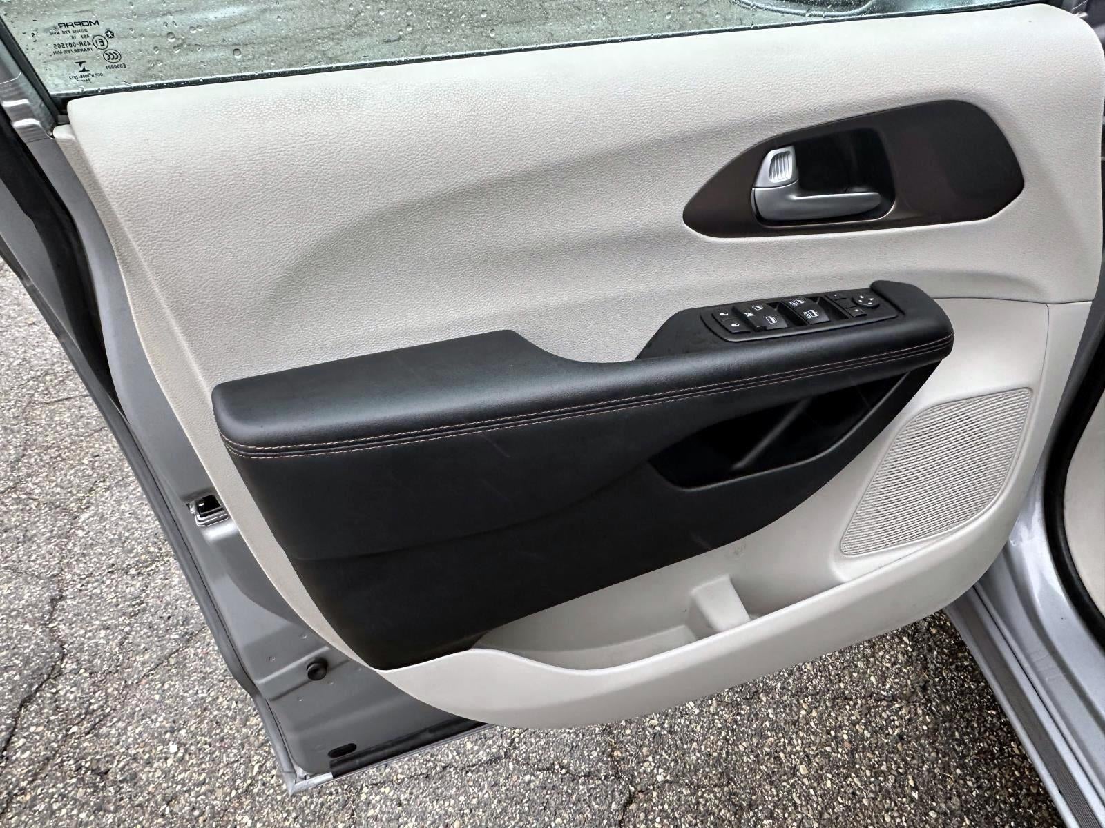 2017 Chrysler Pacifica Touring-L