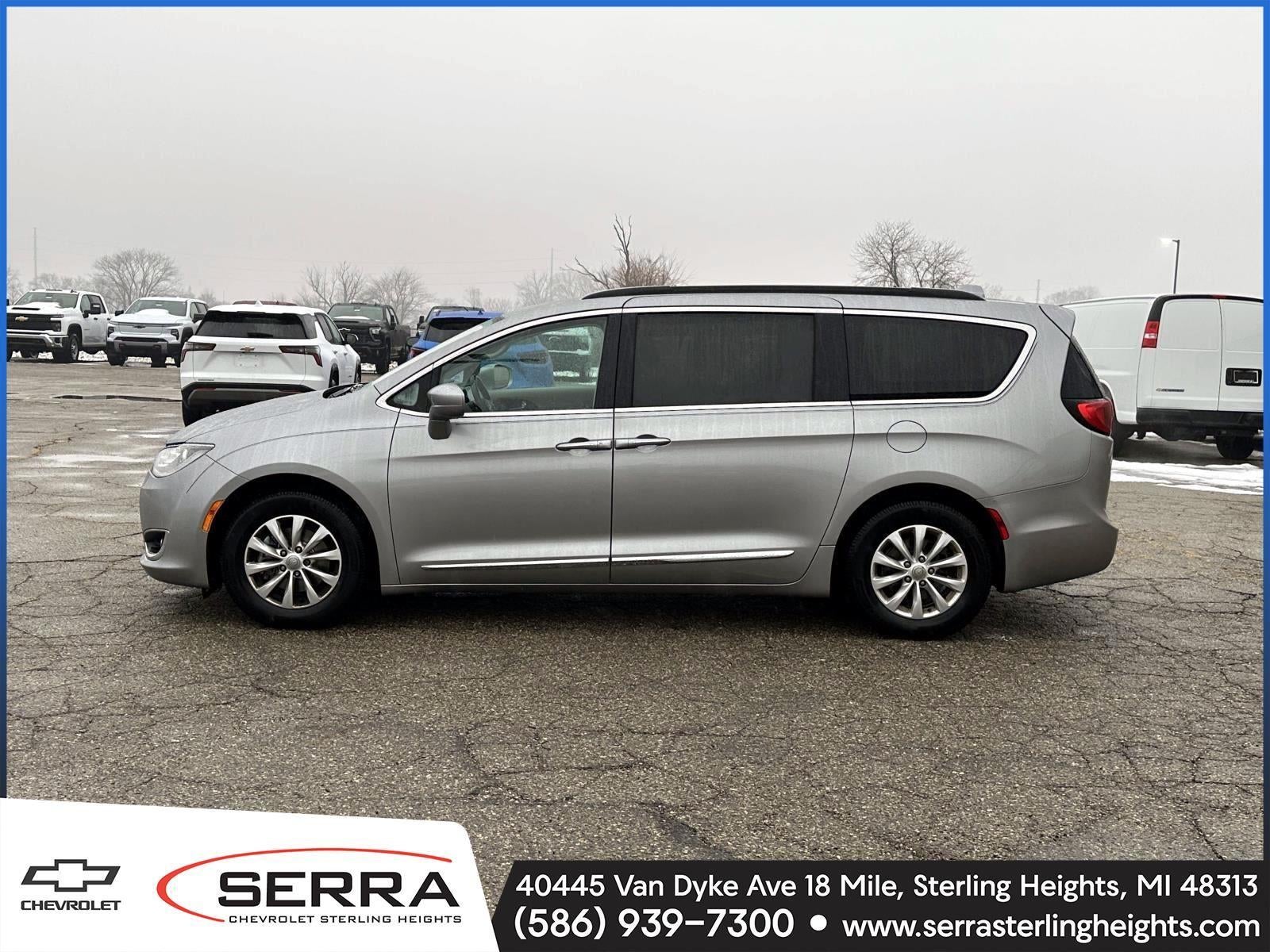 2017 Chrysler Pacifica Touring-L