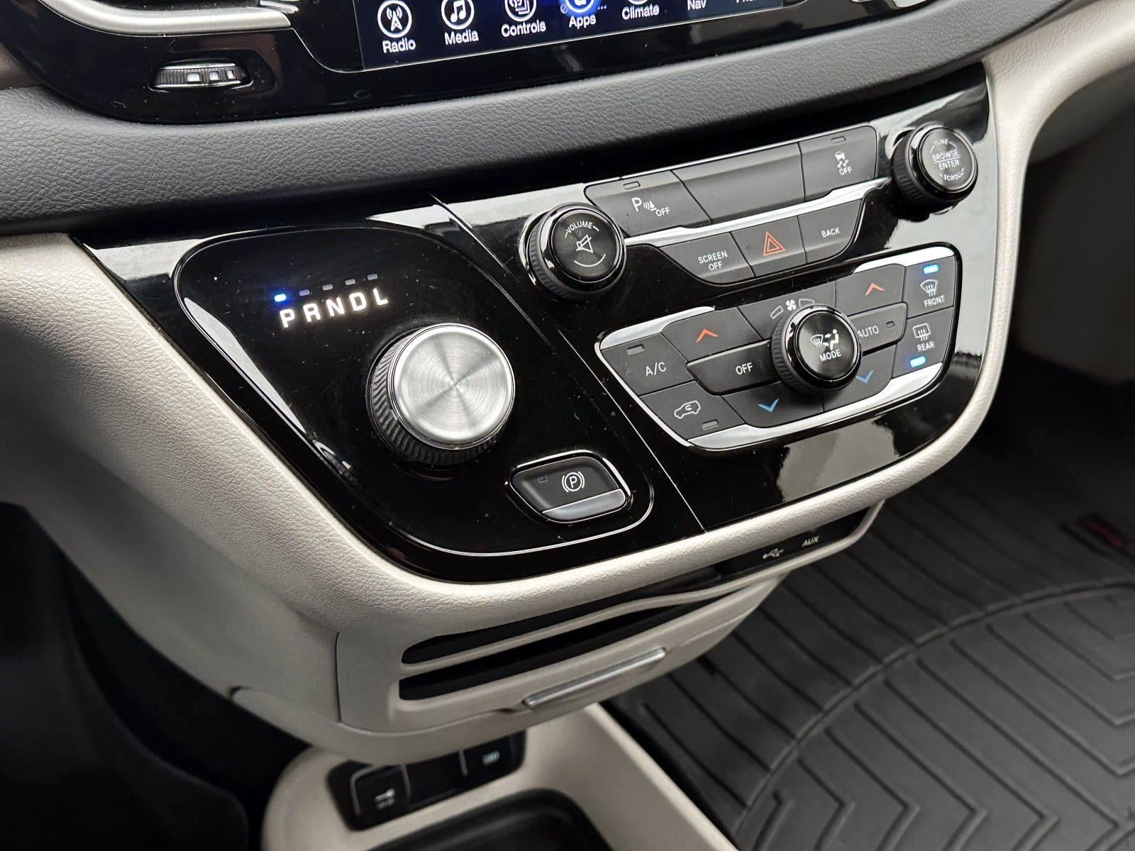 2017 Chrysler Pacifica Touring-L