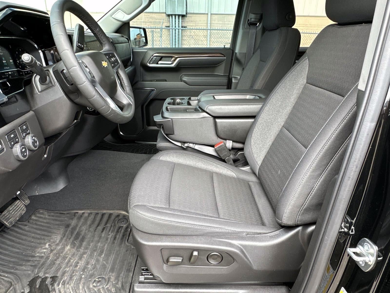 2025 Chevrolet Silverado 1500 LT (2FL)