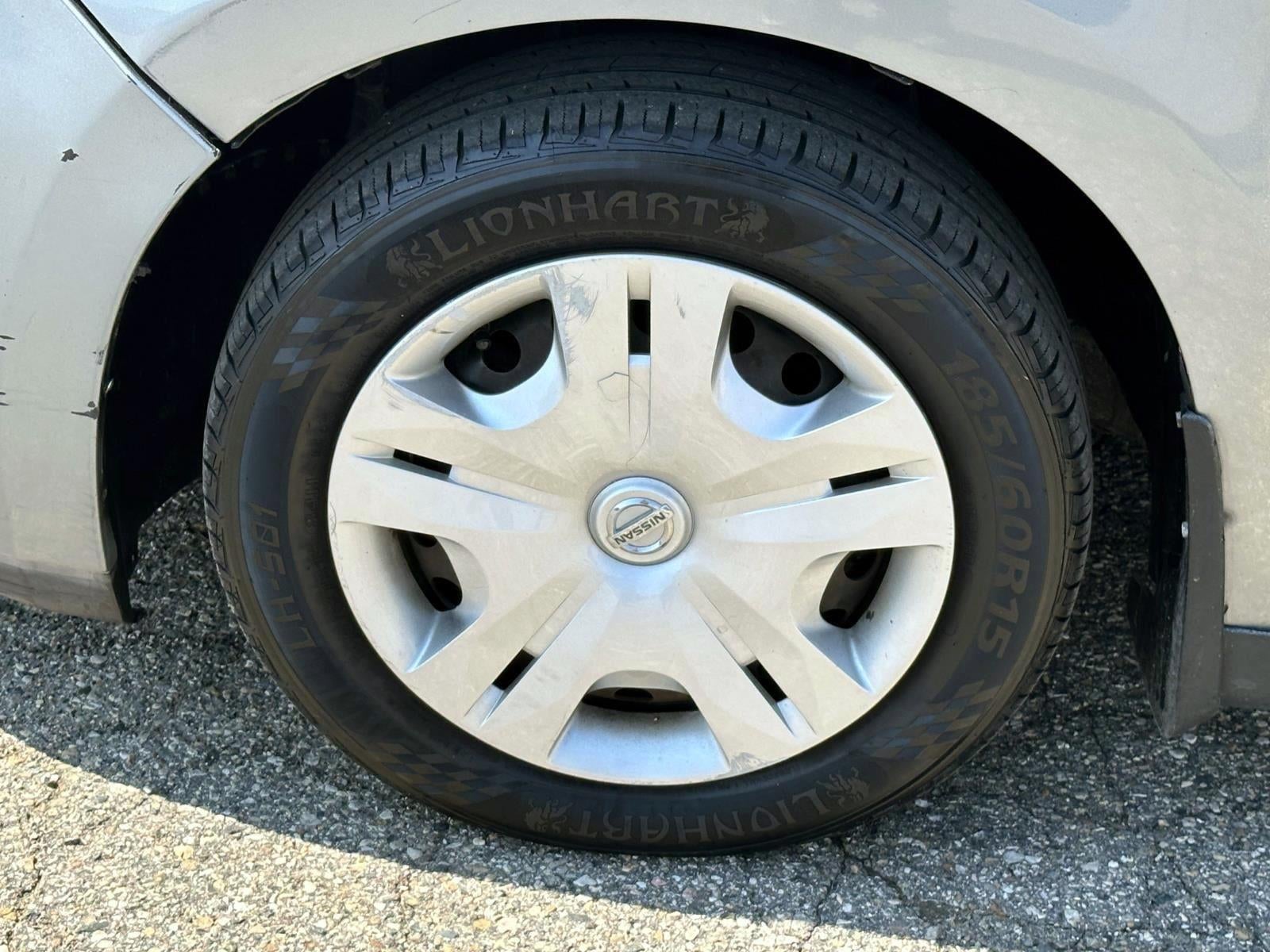 2010 Nissan Versa 1.8 S
