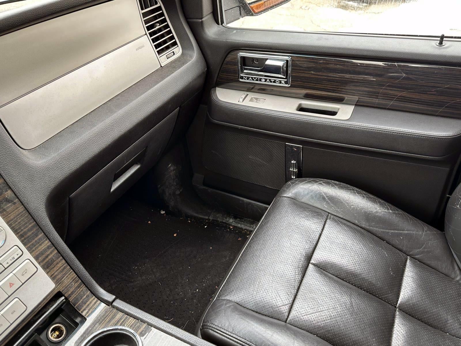 2008 Lincoln Navigator Base