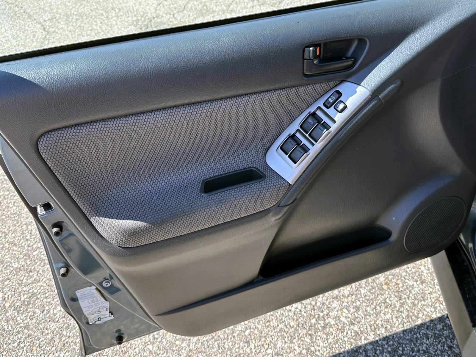 2007 Pontiac Vibe Base