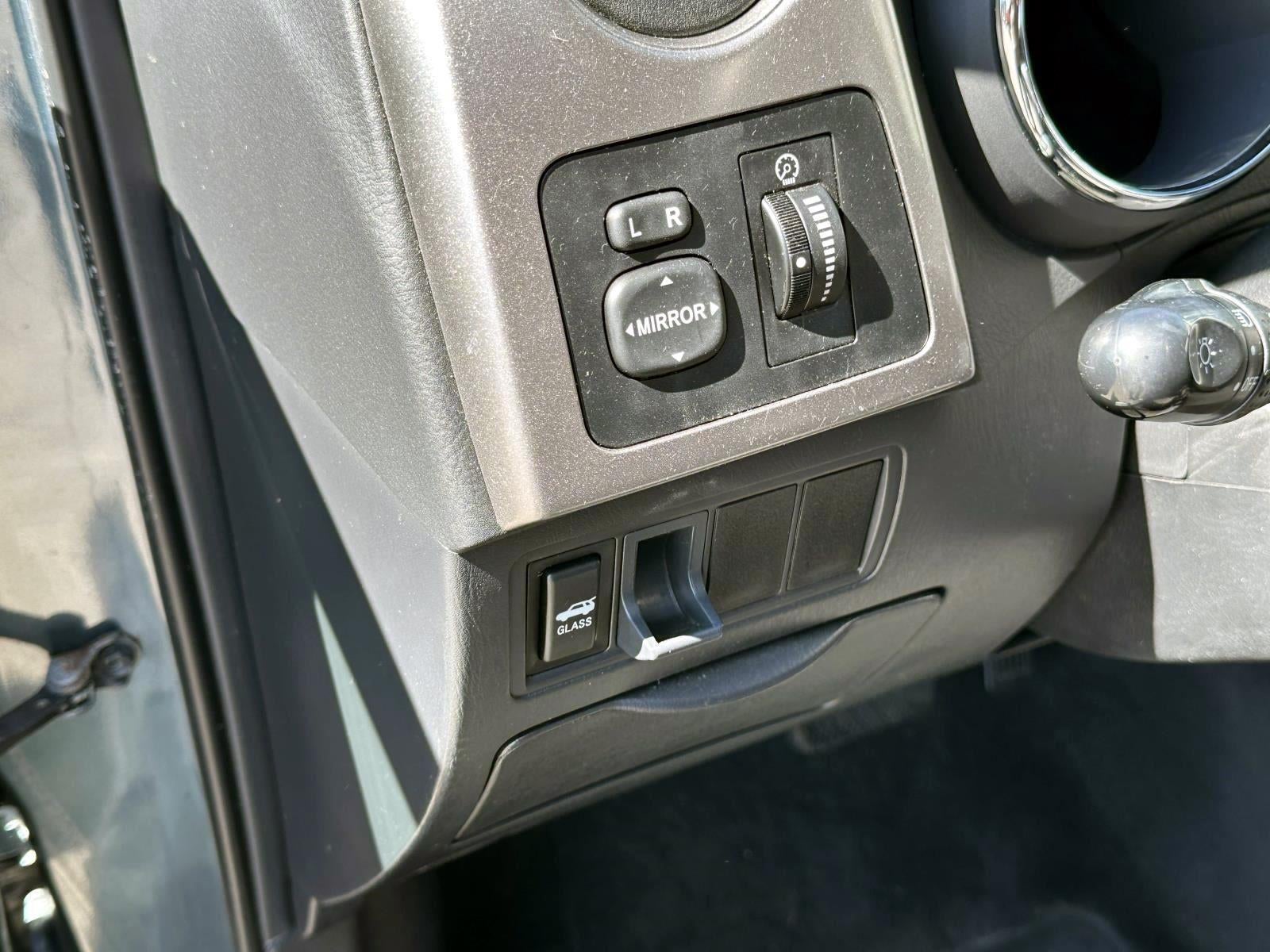 2007 Pontiac Vibe Base